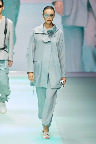 Look 12